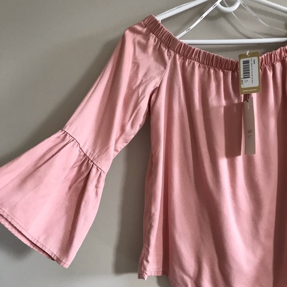 NWT  off the shoulder top - Picture 2 of 2